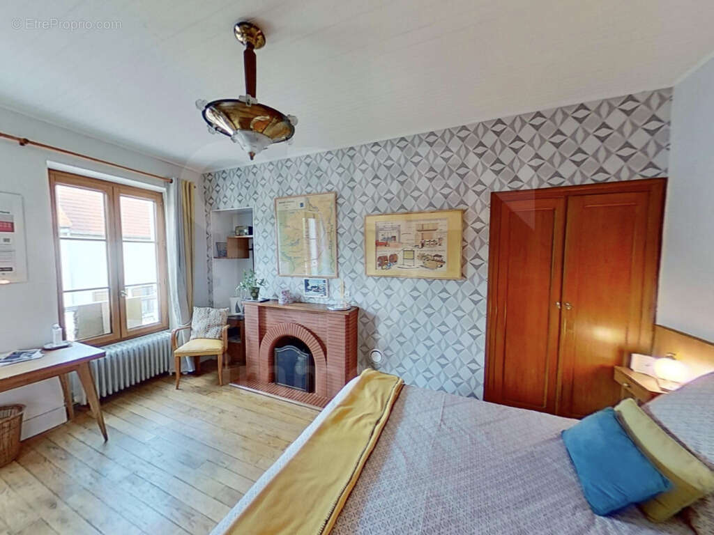 Maison à SAINT-AMAND-EN-PUISAYE