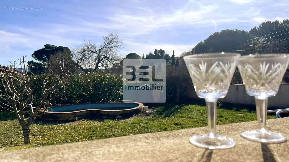 Maison à LAUDUN-L'ARDOISE