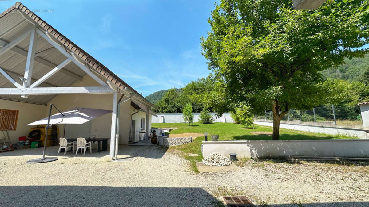 Maison à SAINT-GEOIRE-EN-VALDAINE