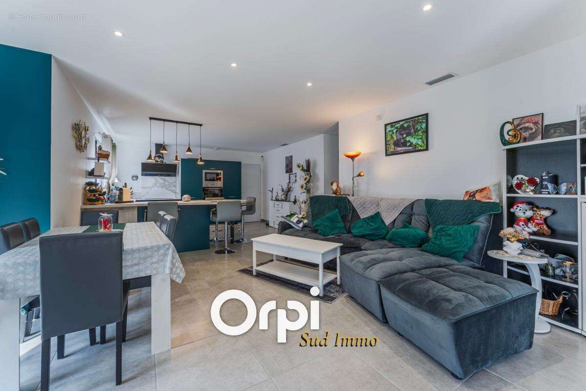 Maison à ALBA-LA-ROMAINE