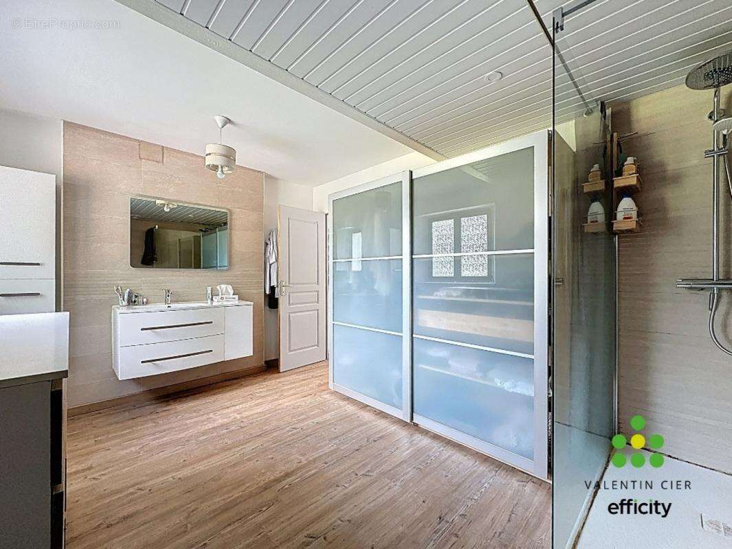 Commerce à BEAUMONT-LES-AUTELS