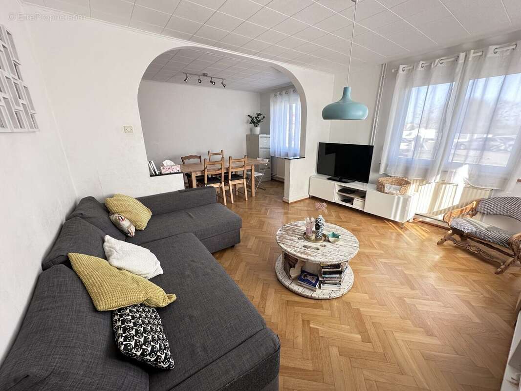 Salon-séjour - Maison à SOUFFELWEYERSHEIM