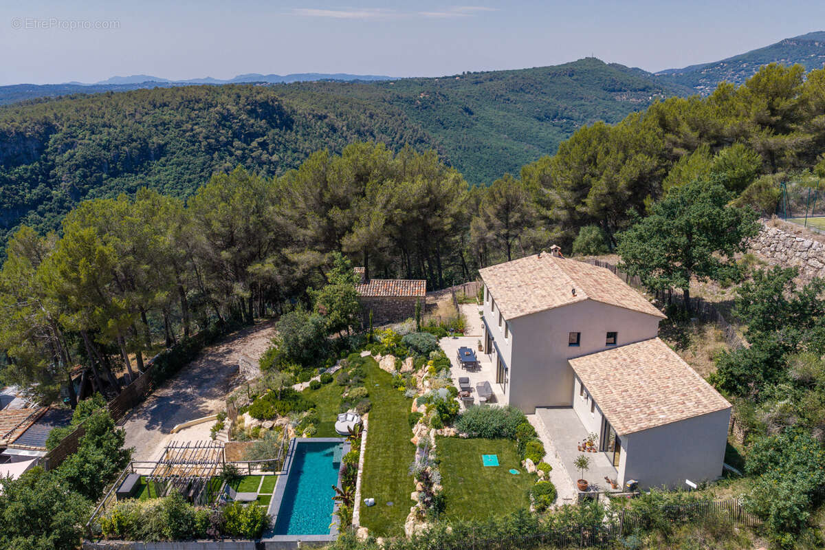 Maison à TOURRETTES-SUR-LOUP