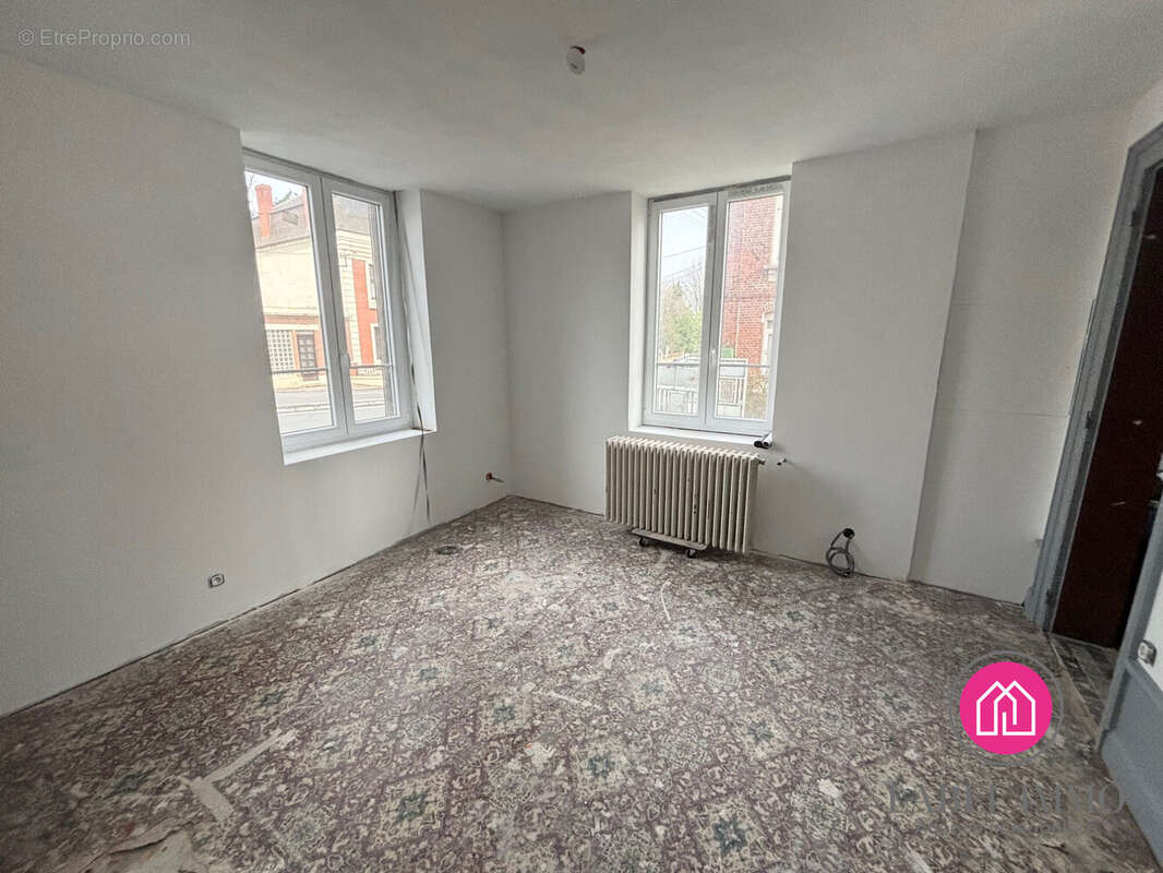 Maison à AVESNES-SUR-HELPE