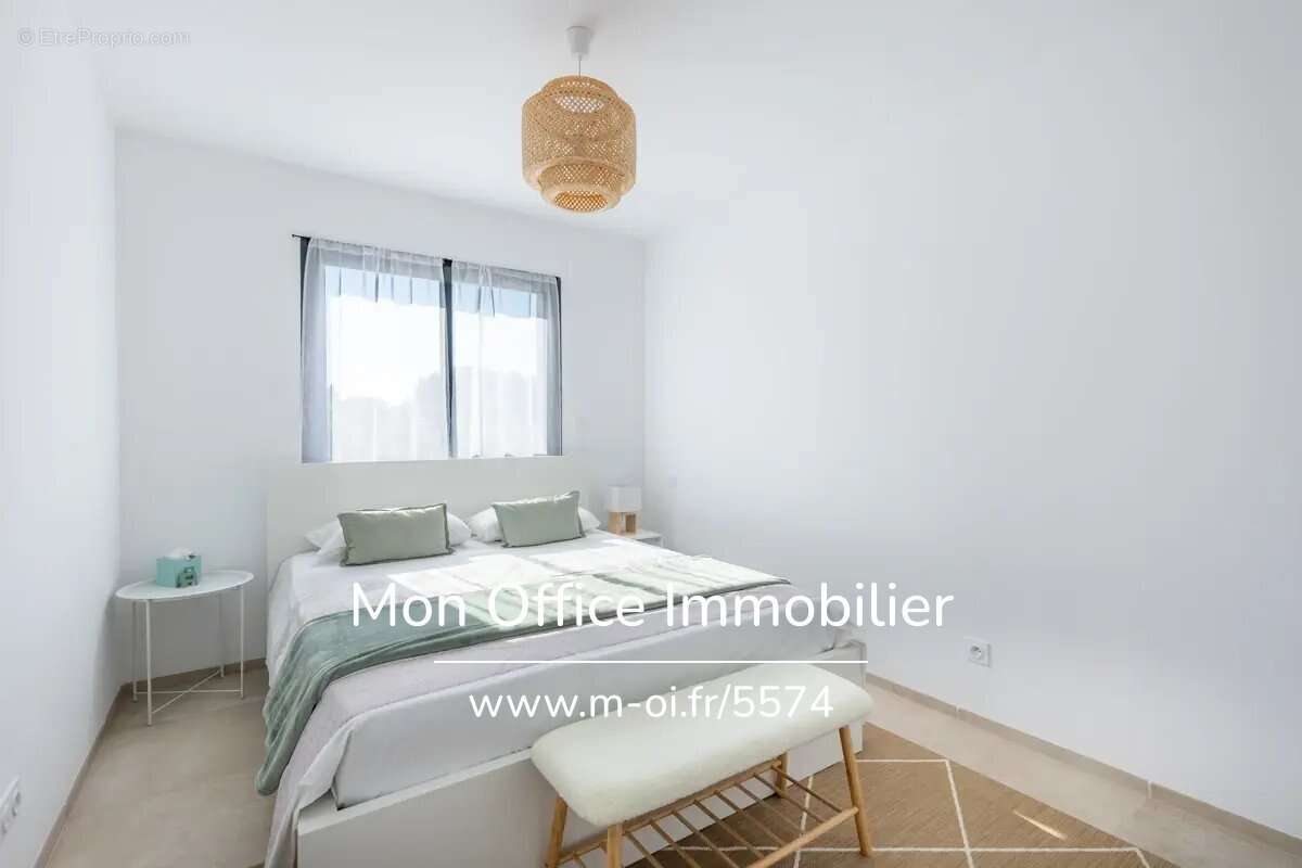 Maison à SIMIANE-COLLONGUE