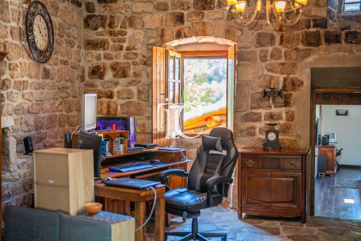 Maison à LABLACHERE