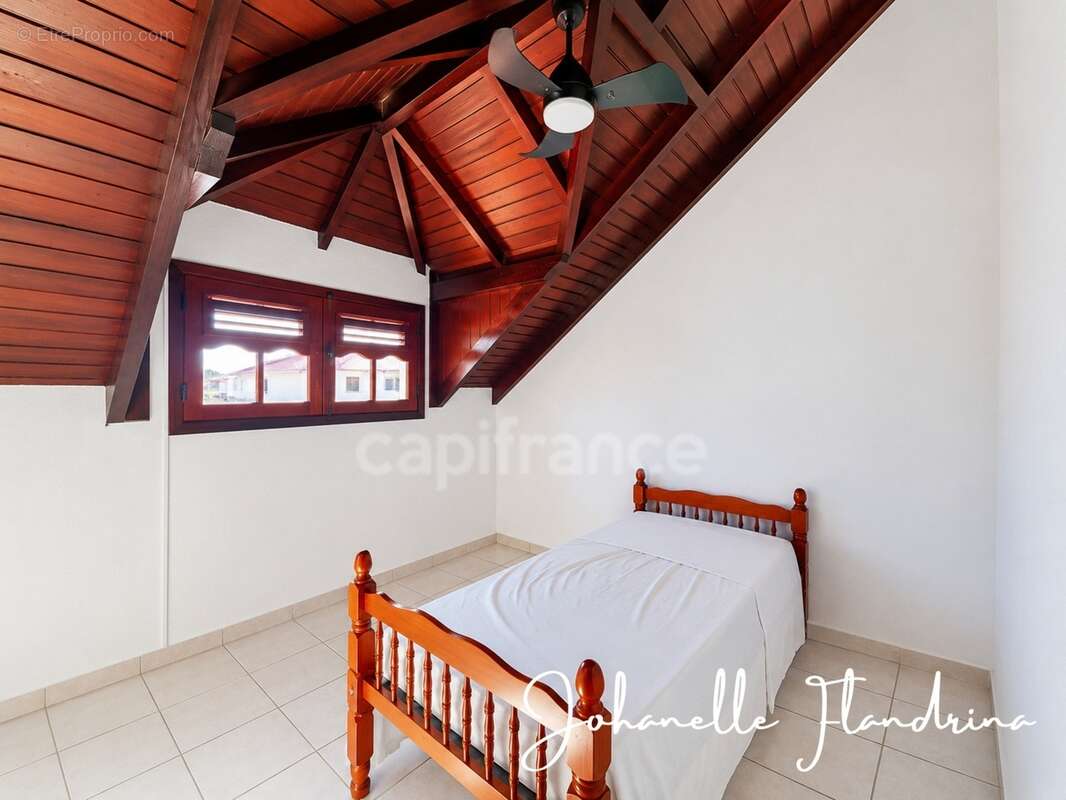 Les Abymes, Boisripeaux - Maison familiale 9 pièces de 230 m², sur 3 niveaux, garage, jardin - photo 30