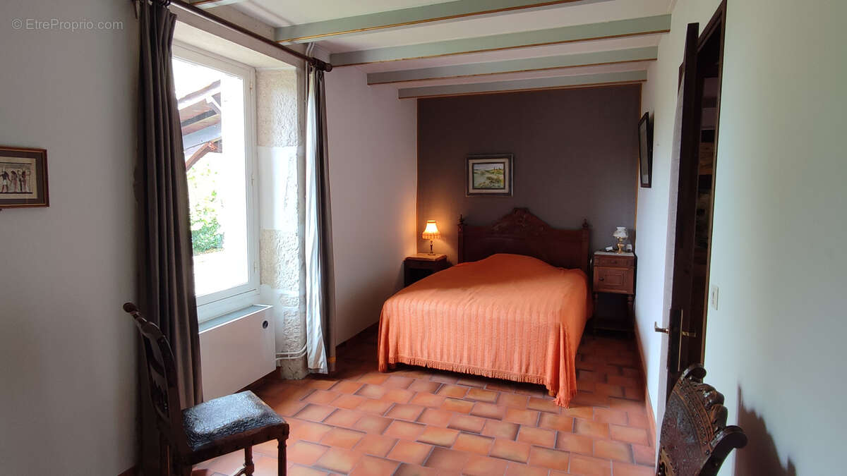 Maison à MONTAIGU-DE-QUERCY