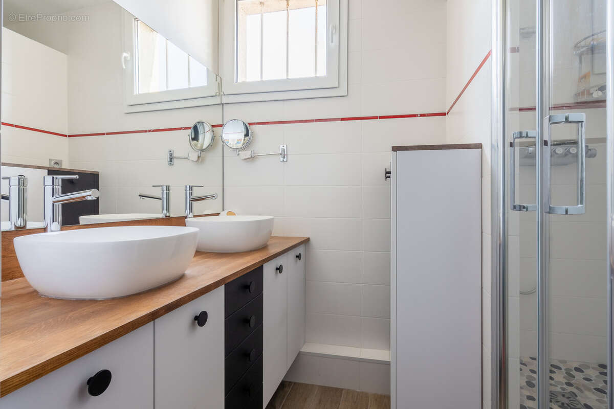 Duplex en dernier étage - charme de l'ancien et rénovation contemporaine - photo 9