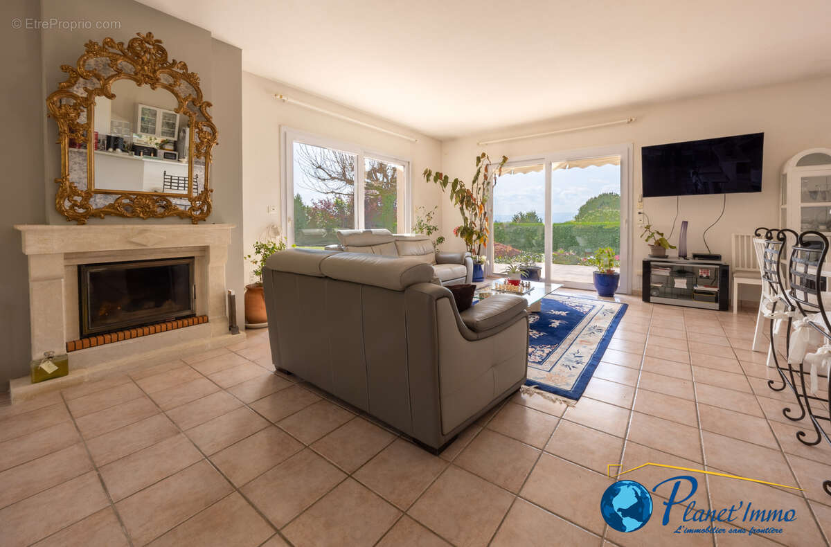 Maison à SAINT-BONNET-LES-OULES