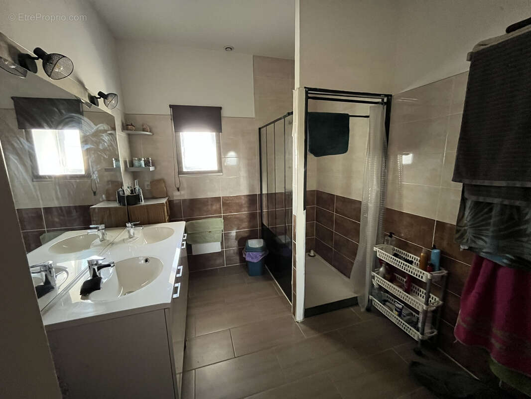 À vendre   Maison 186m2 6 pièces Nissan-lez-enserune 220m2 de garage - photo 7