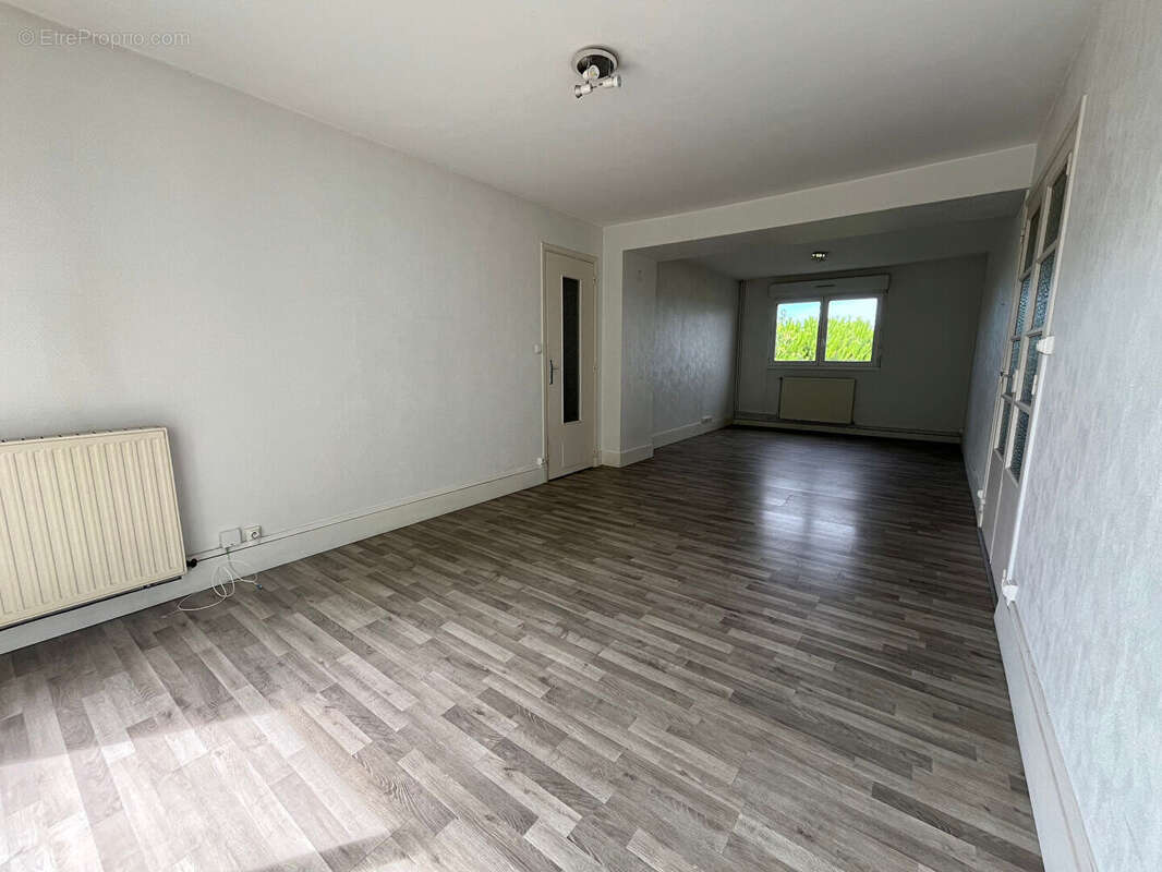 EXCLUSIVITE - Appartement de type III à rafraichir aux abords de La Rochelle - photo 4