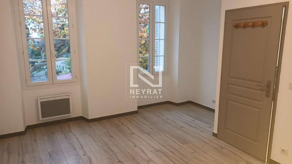 Appartement à TOURRETTES