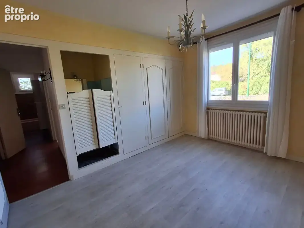 Maison familiale spacieuse avec terrasses et grand garage, à Sancé - photo 10