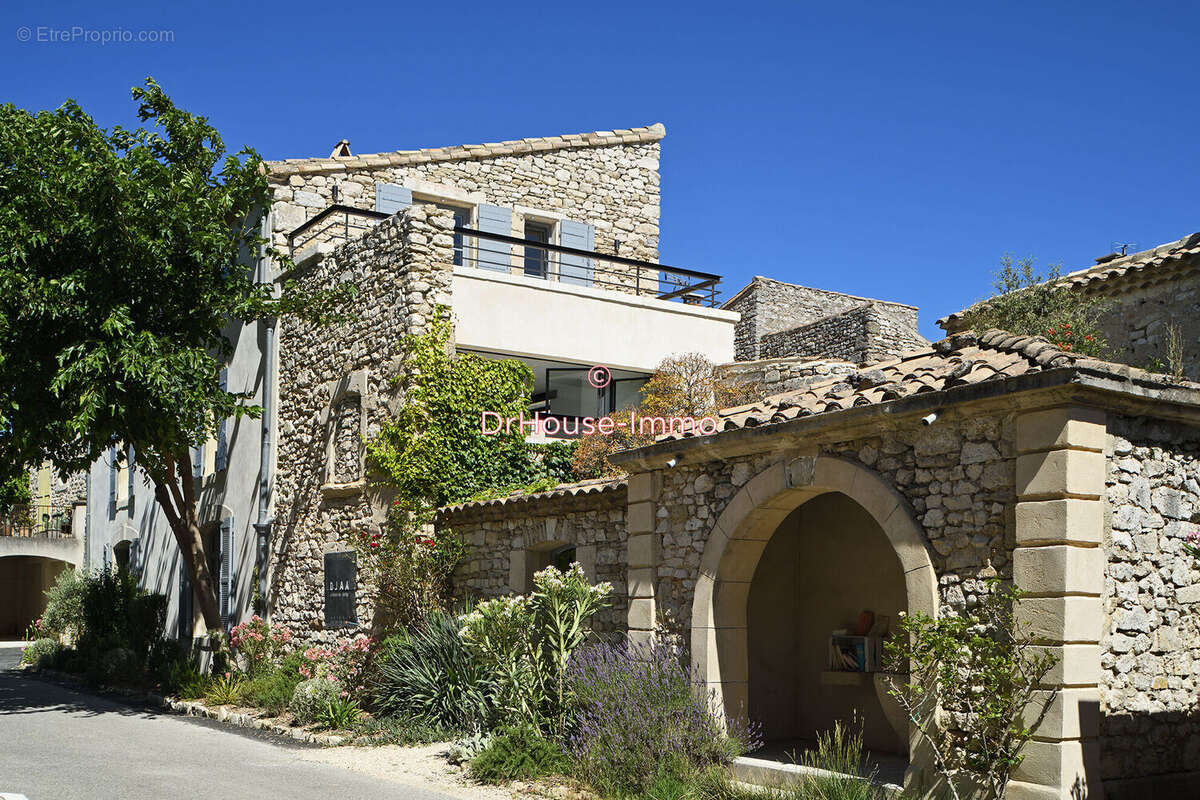 Maison à GRIGNAN