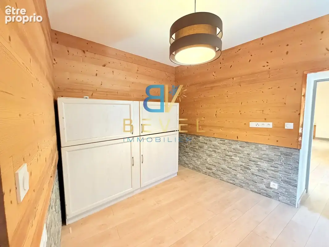 (73) Saint-Julien-Mont-Denis - Centre Village - Rare Appartement T2 bis - Grande chambre - Spacieuse terrasse - photo 14