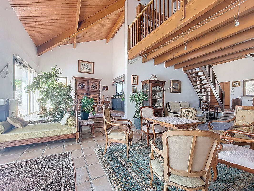 Maison à BLANQUEFORT