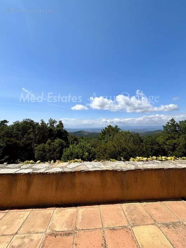 Maison à LA GARDE-FREINET