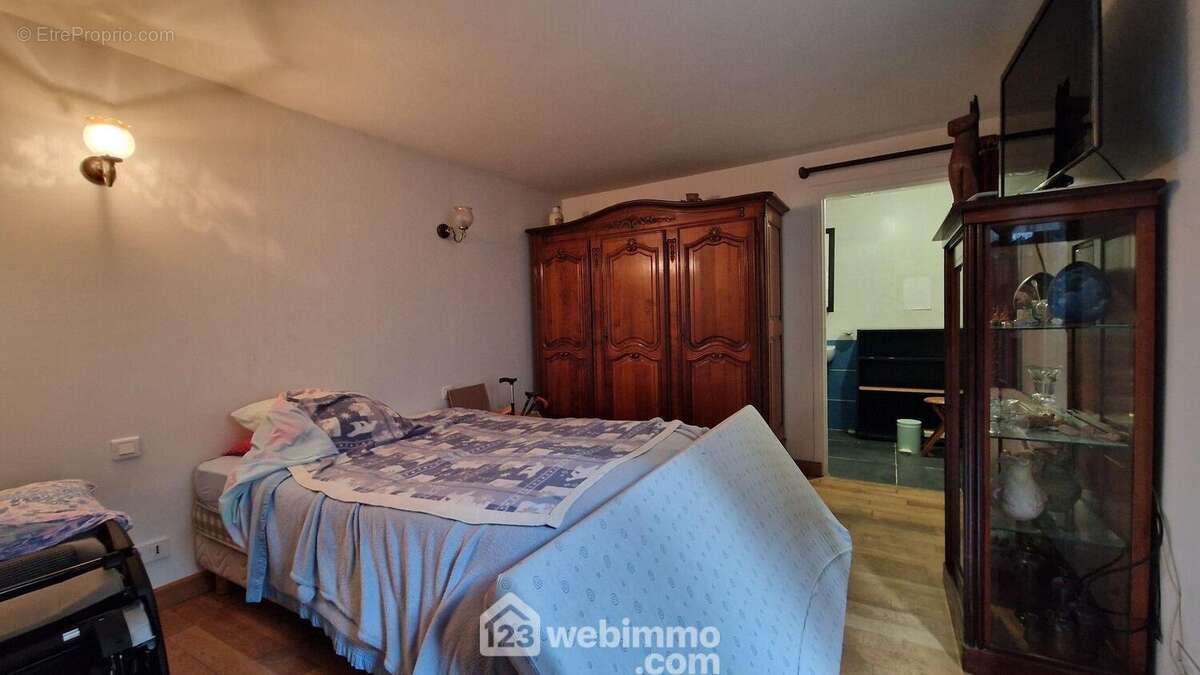 D'une surface de 12 m² elle communique avec... - Maison à SISSONNE