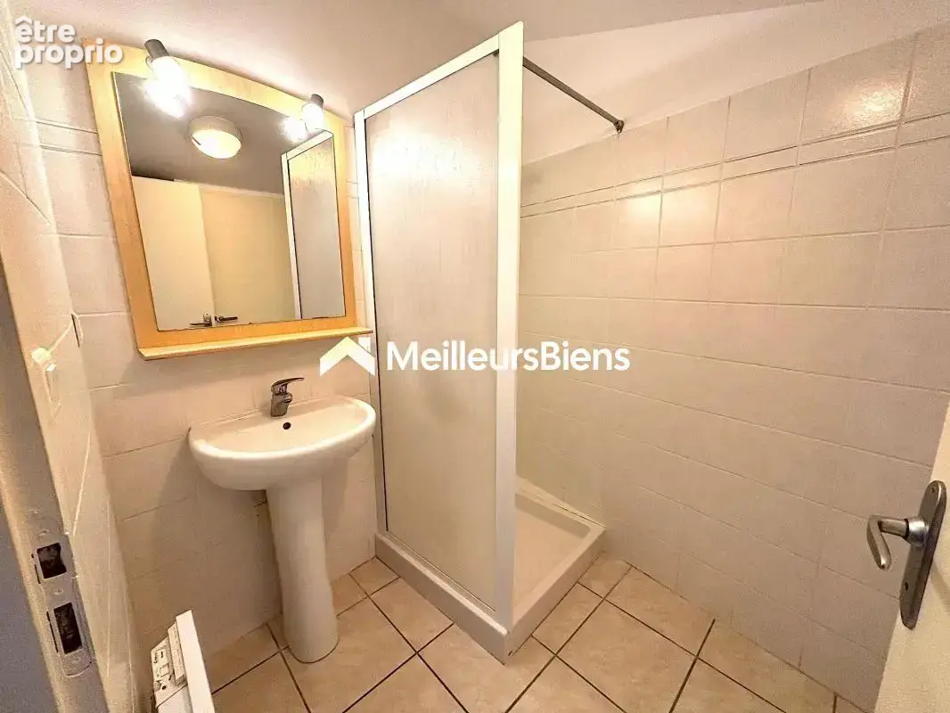Appartement 15 pièces 300 m² à vendre à Bourg-Saint-Andeol (07700) - photo 4