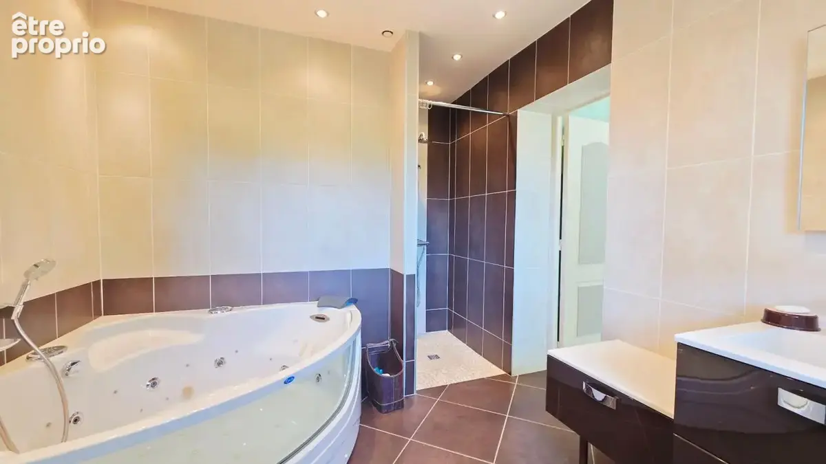 Maison  avec studio independant 165m²  6 pieces 4 chambres piscine - photo 9