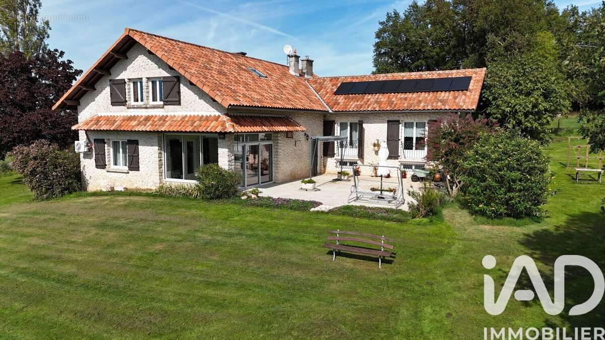 Photo 2 - Maison à YVRAC-ET-MALLEYRAND