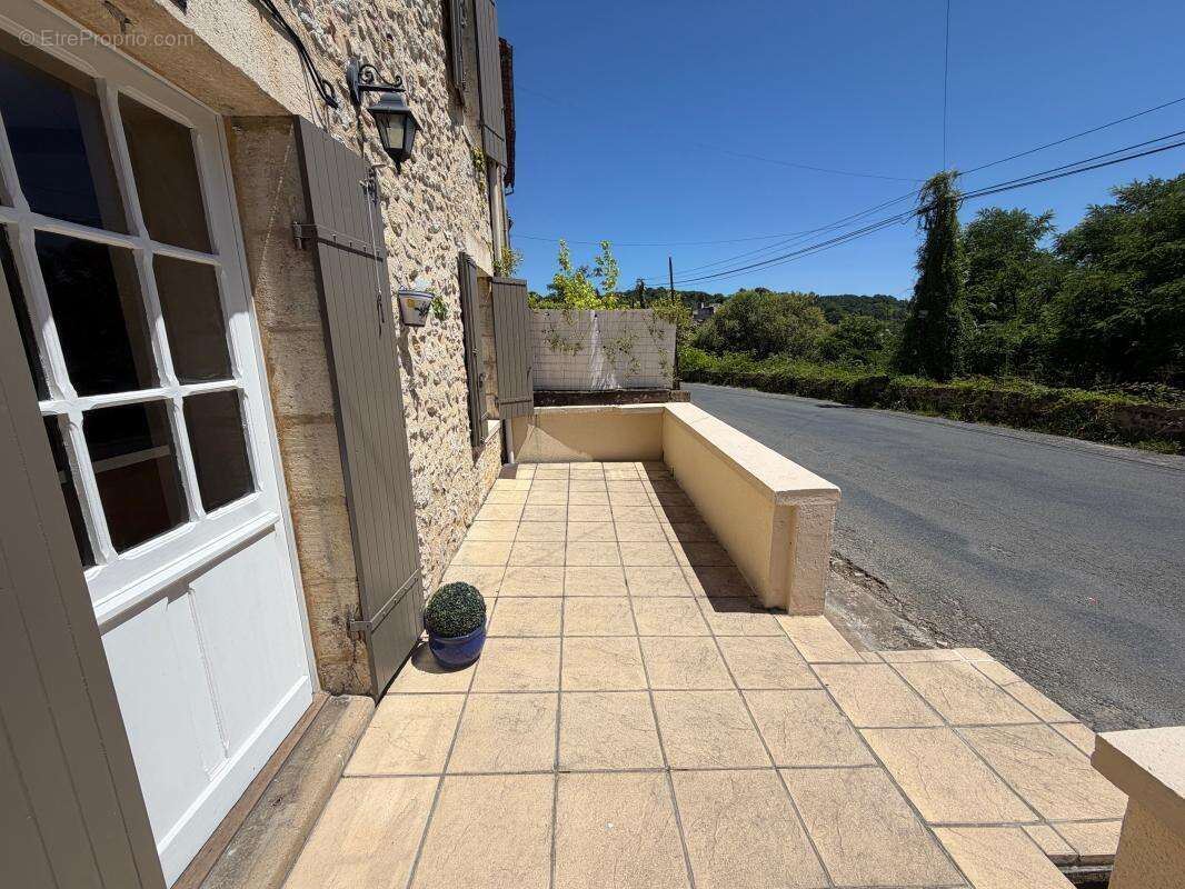 Vue sur la Vézère, terrasse plein sud et fort potentiel locatif au cœur du Périgord Noir - photo 3