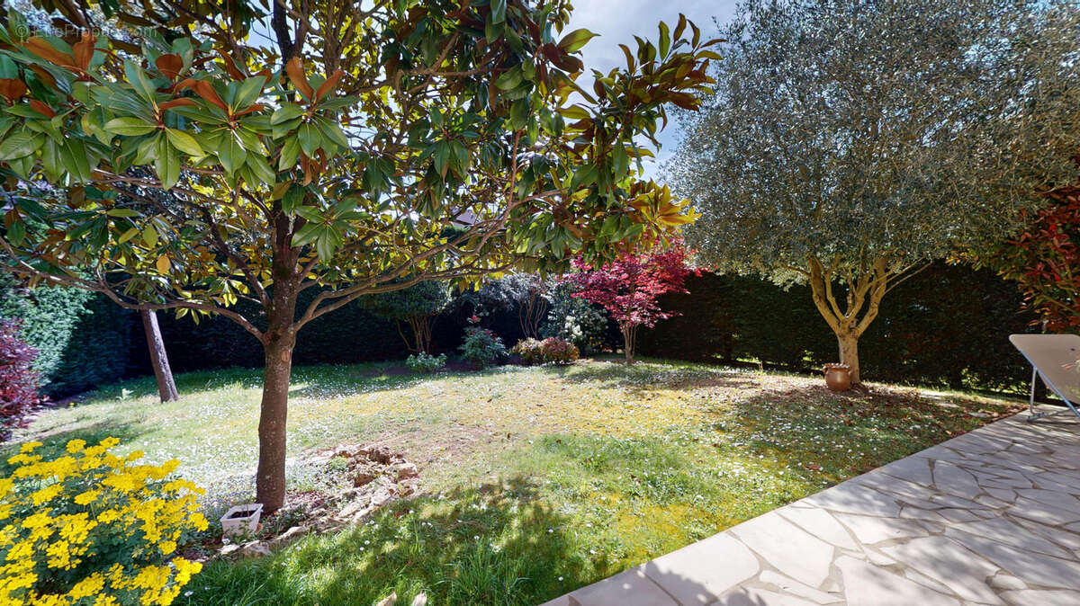 Maison à SAINTE-GENEVIEVE-DES-BOIS