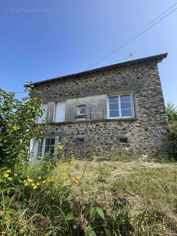 Maison à SAINT-YRIEIX-LA-PERCHE