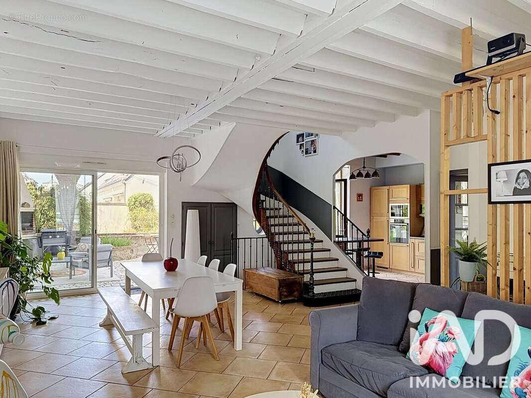 Maison 227 m² à Chateauneuf-Sur-Loire  - photo 4