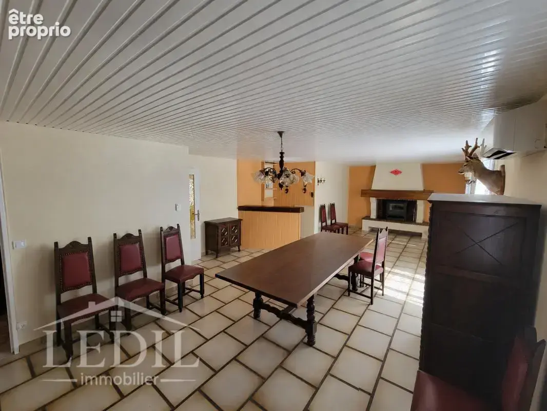 Maison de plain-pied avec 3 500 m² de terrain, dépendances et cadre de vie privilégié - photo 3