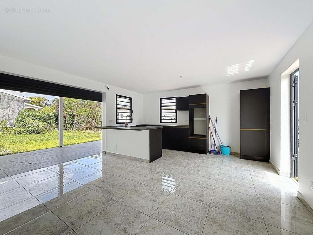 Photo 2 - Maison à BAIE-MAHAULT