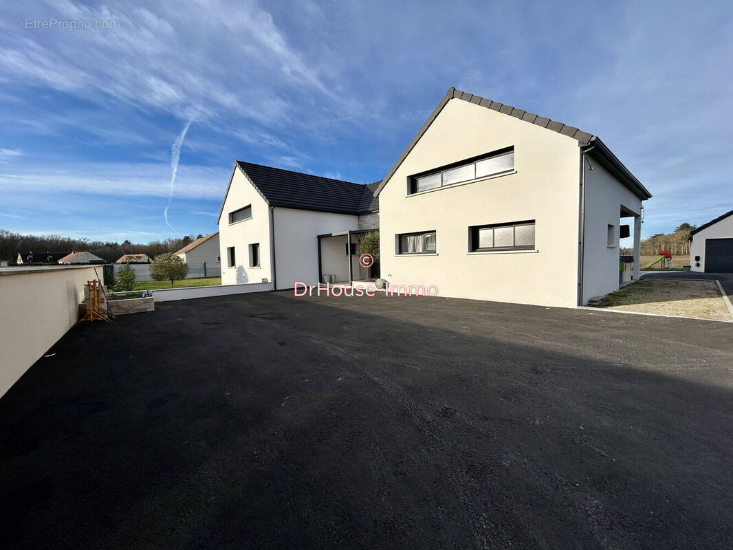 Maison à CHEVILLON-SUR-HUILLARD