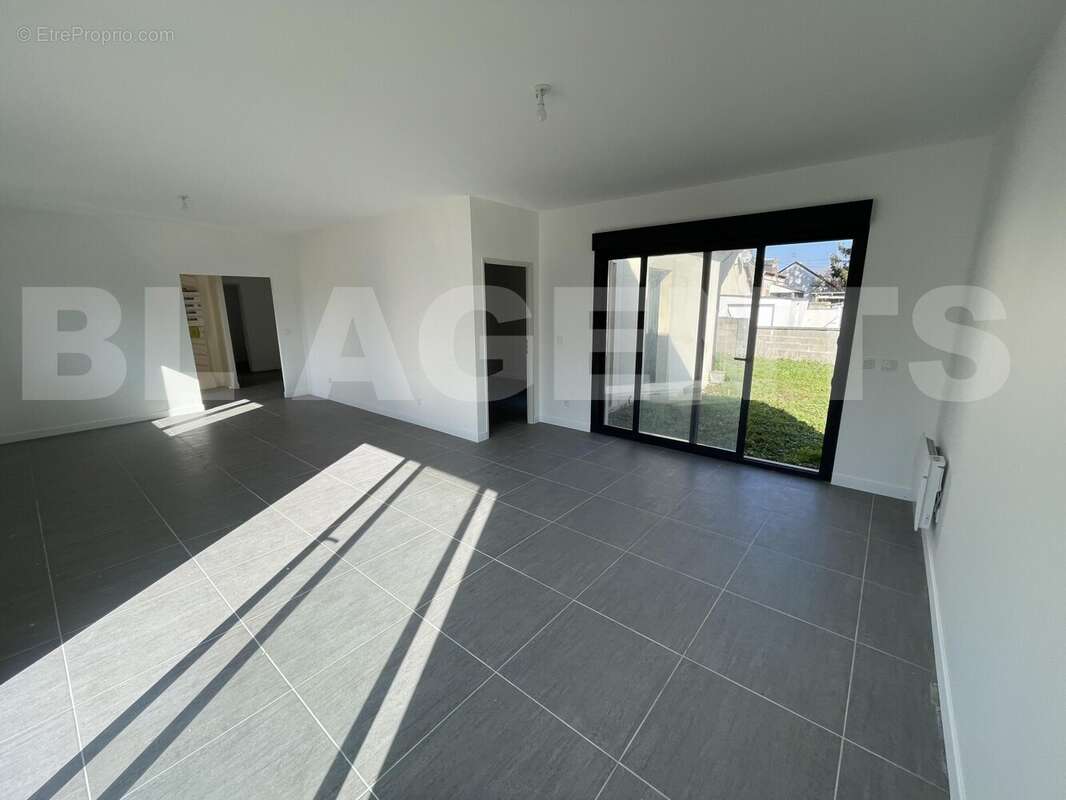 20250216_113701412_iOS - Maison à CHALETTE-SUR-LOING