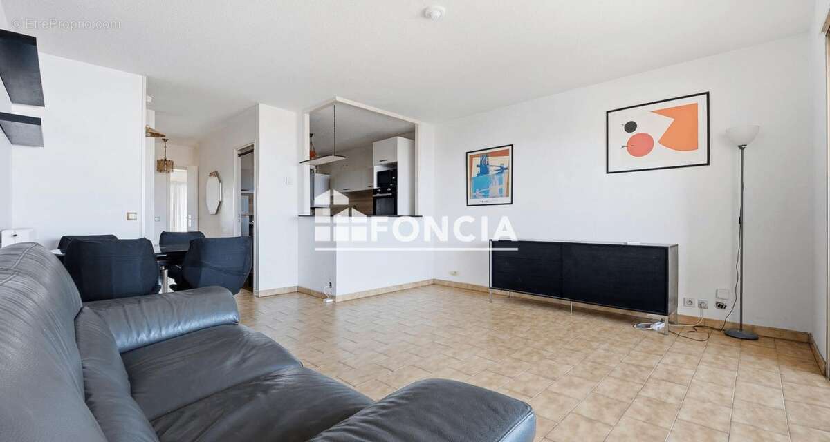 Le  cannet rocheville dernier etage dans residence récente  spacieux 3 pieces traversant terrasse balcon  clim garage - photo 5