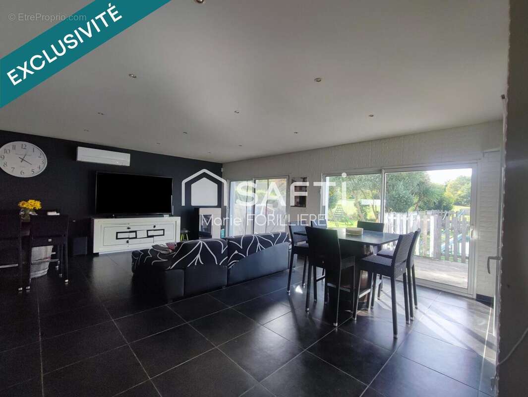 Photo 2 - Maison à CAMIAC-ET-SAINT-DENIS