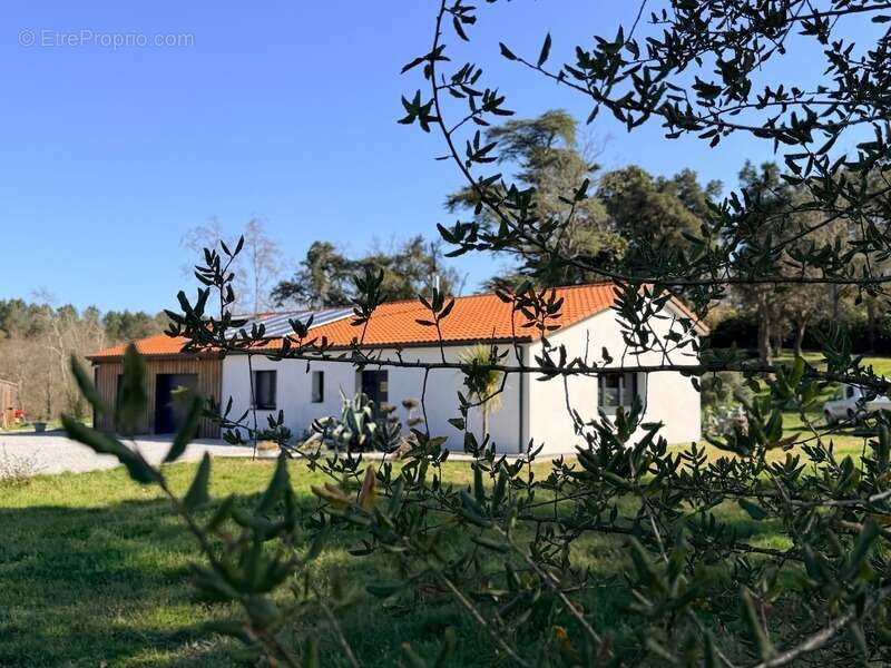 Maison à ESCOURCE