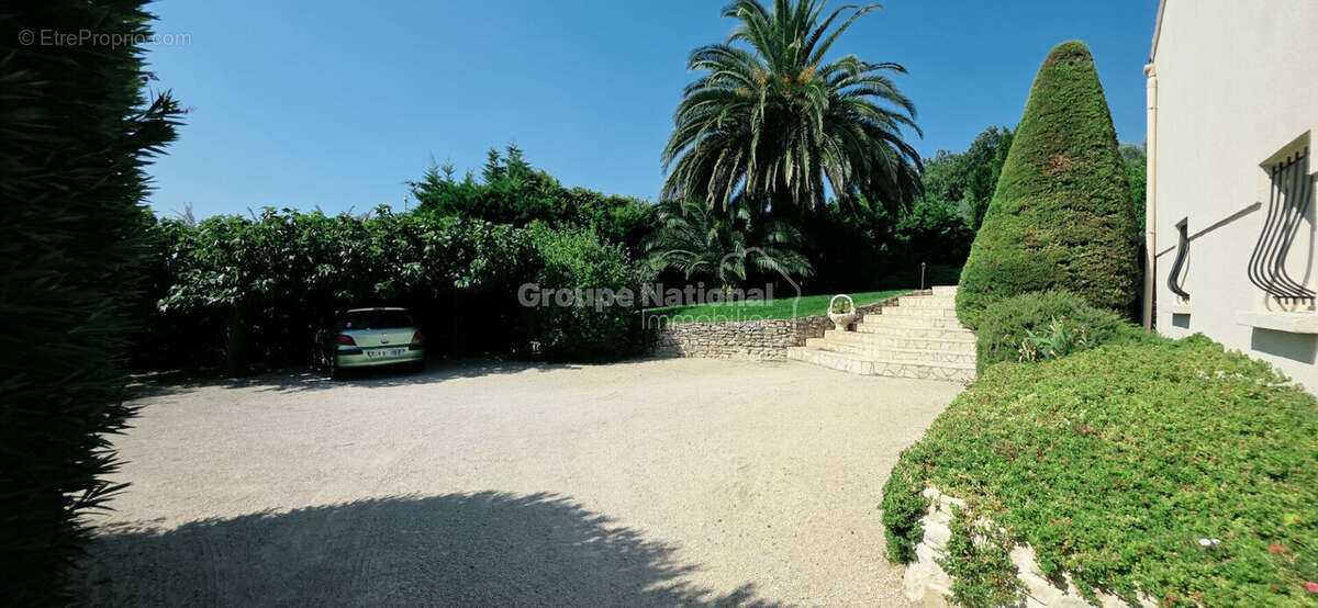 Maison de 151m², piscine, vue et terrain de 1527m² - photo 6