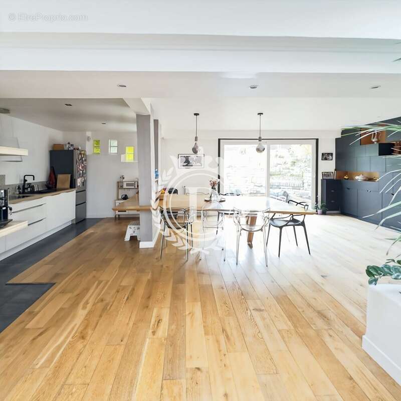 Maison à L'HAY-LES-ROSES