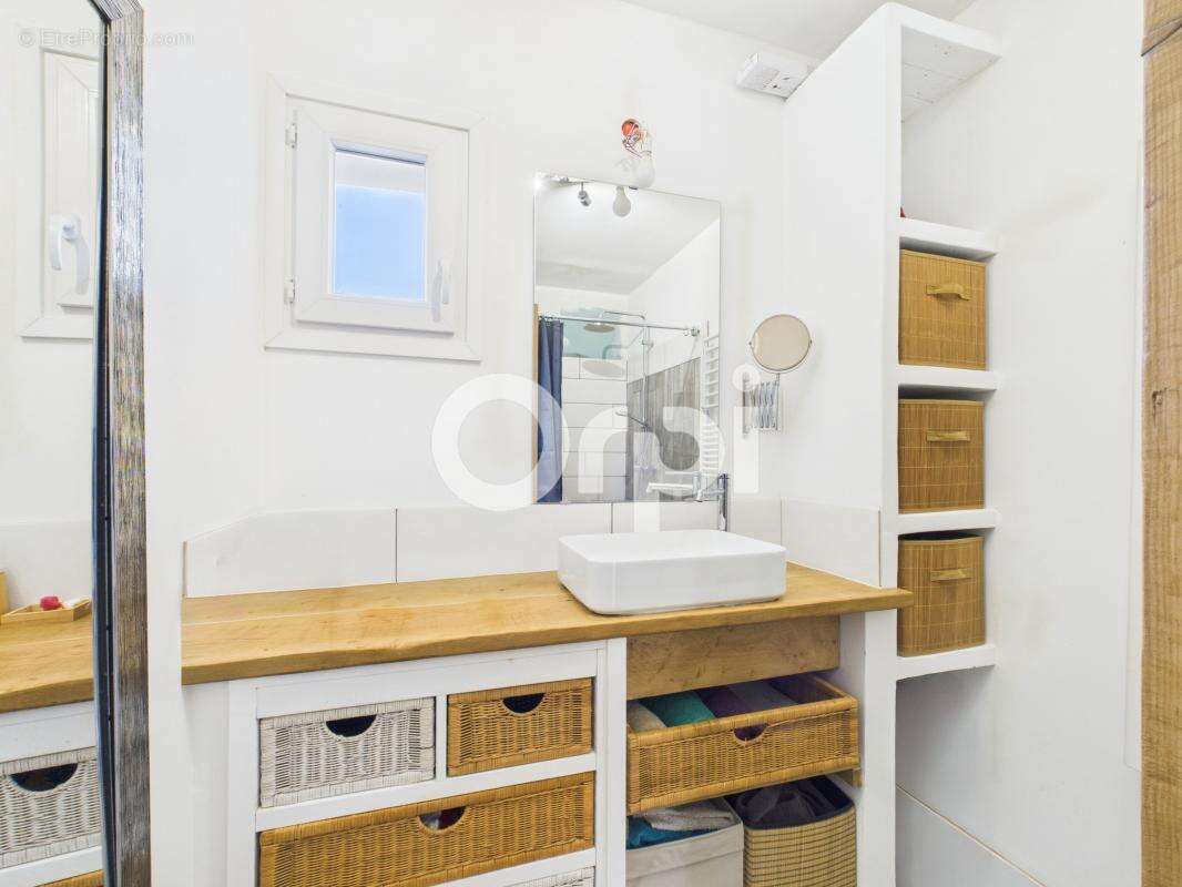 Maison à TOURRETTES