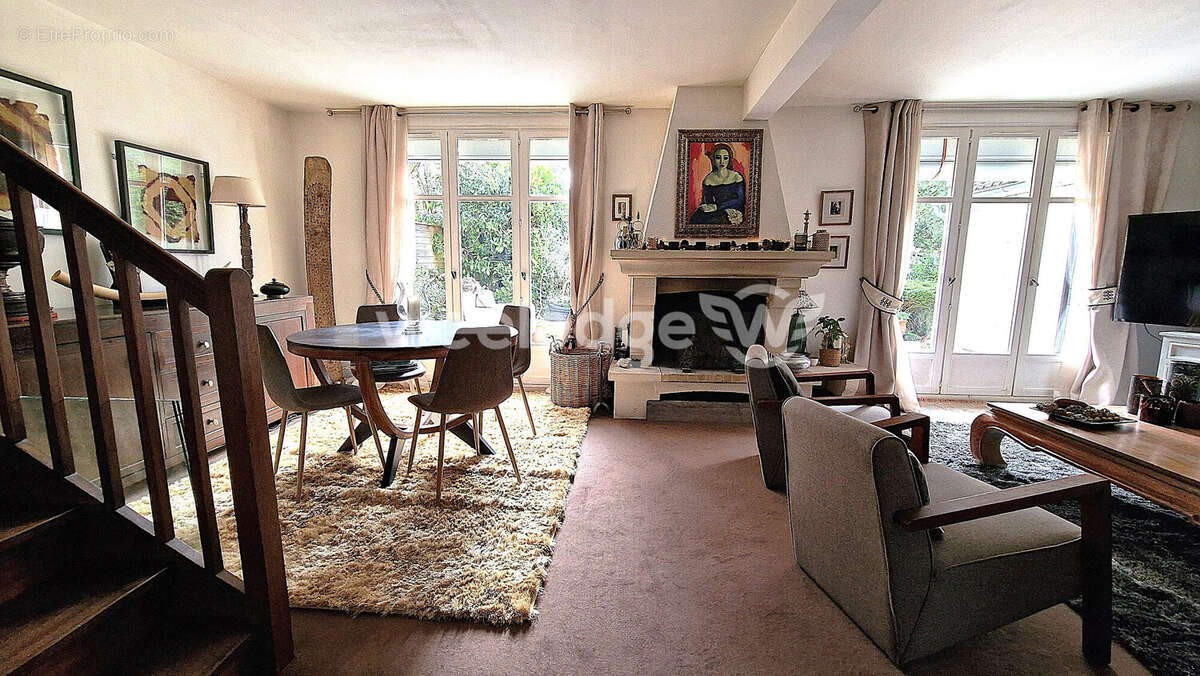 Maison à VOISINS-LE-BRETONNEUX