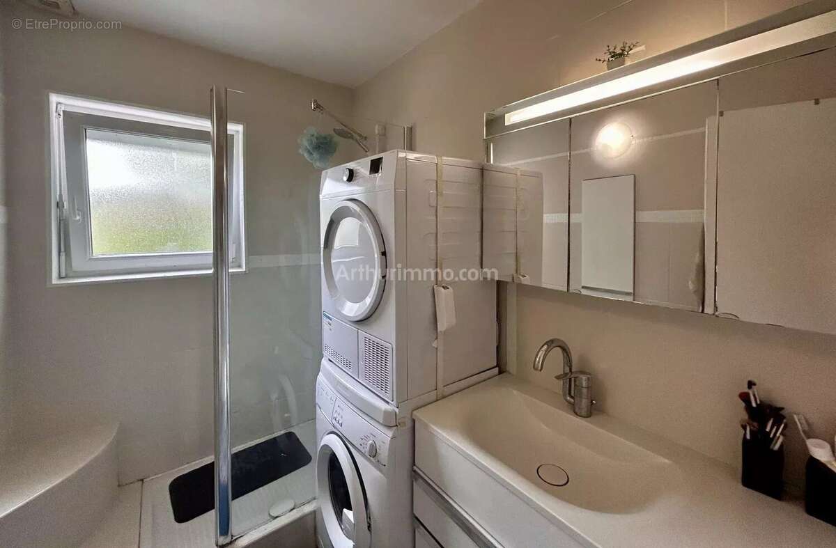 Maison à SAINT-VICTOR-DE-MORESTEL