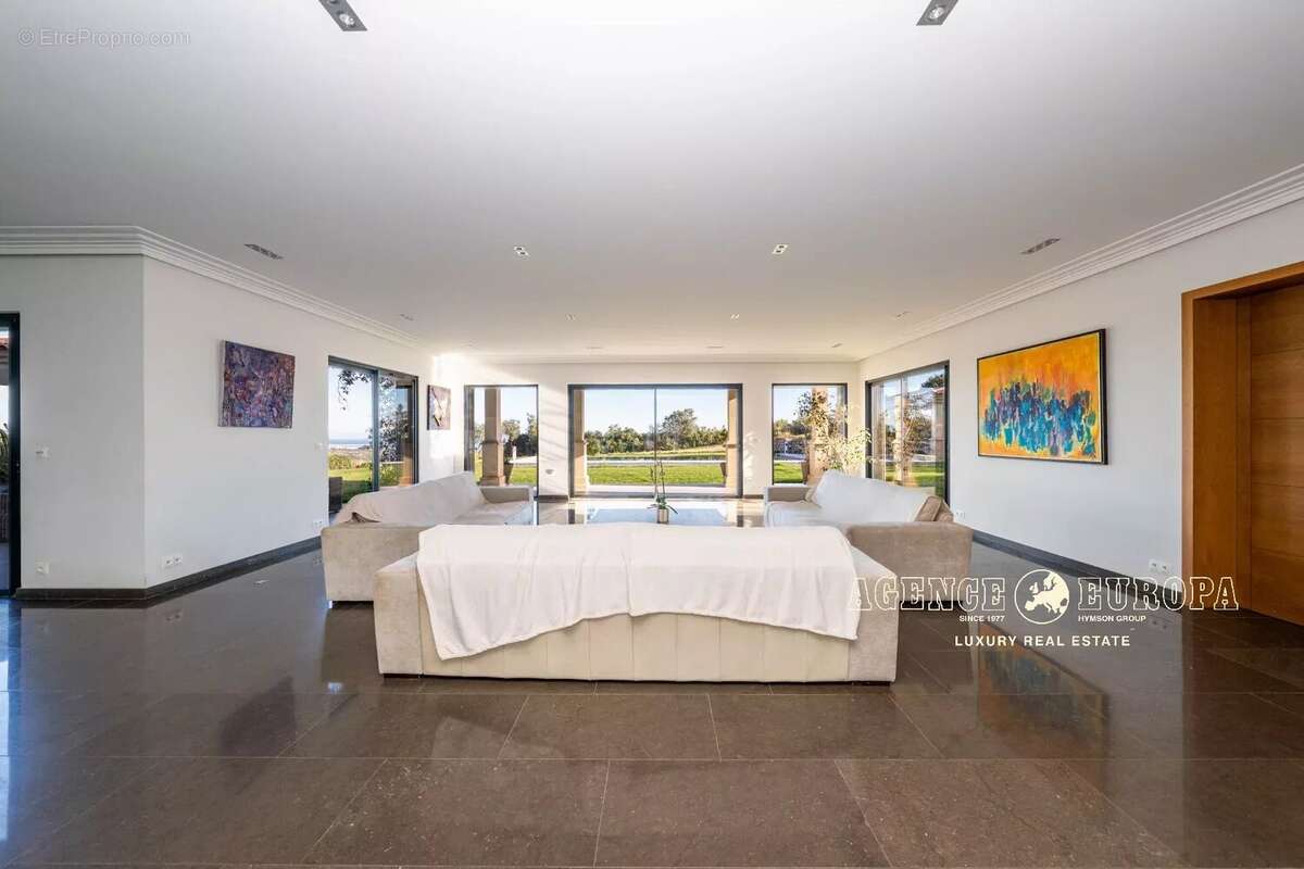 Maison à ROQUEFORT-LES-PINS