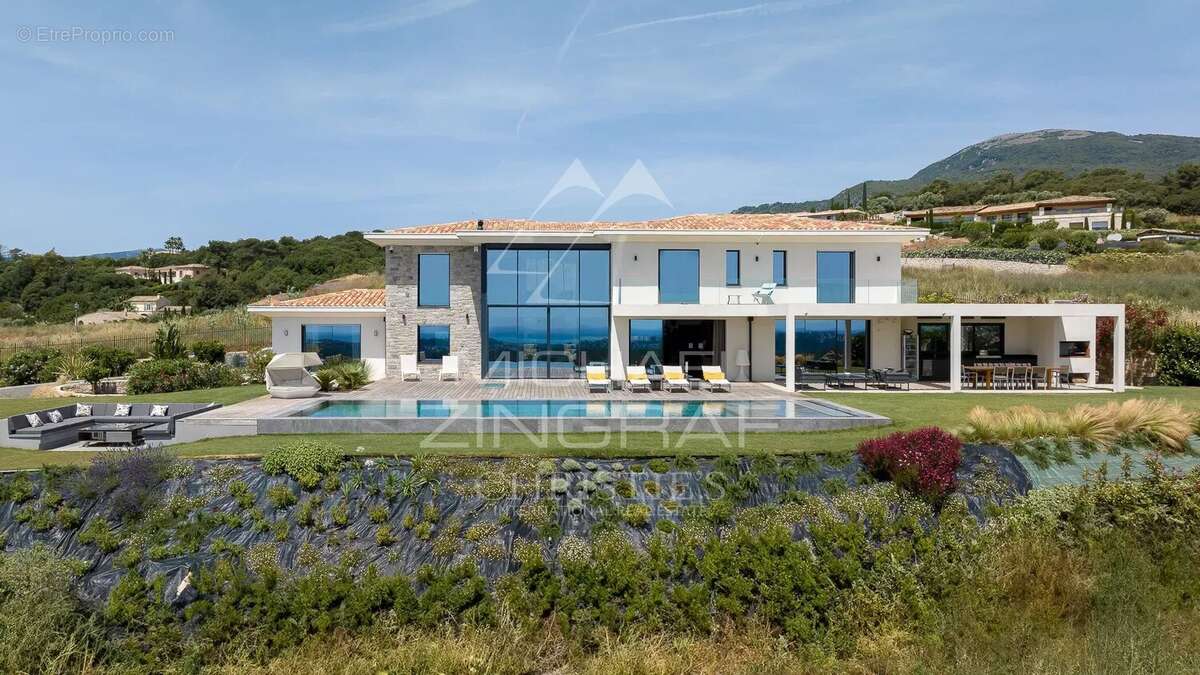 Maison à ROQUEFORT-LES-PINS