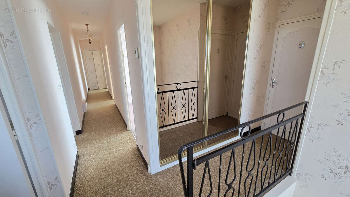 Maison familiale 143 m2     3 chambres     Sous-sol complet     Terrain de 4 700 m2 - photo 7