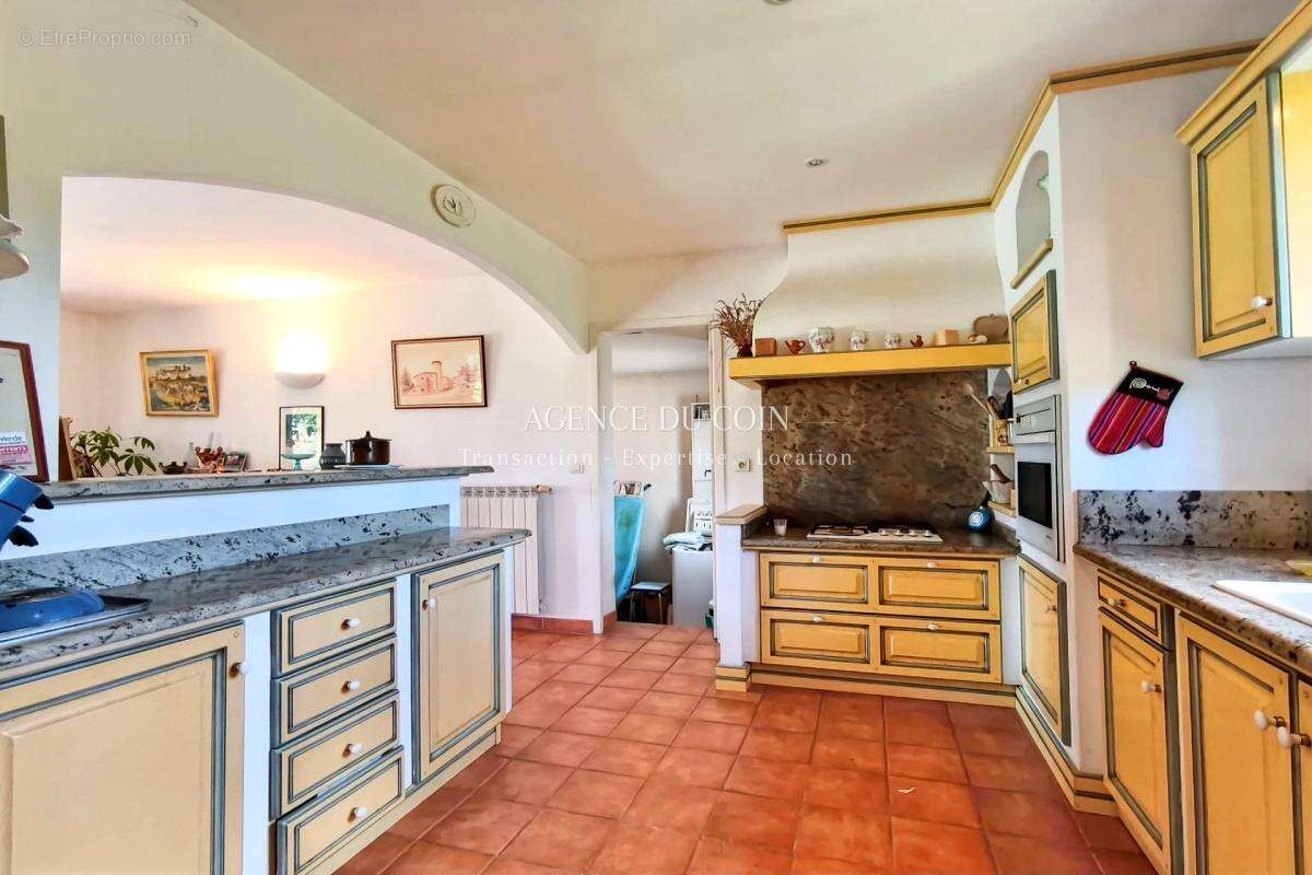 Maison à LE MUY
