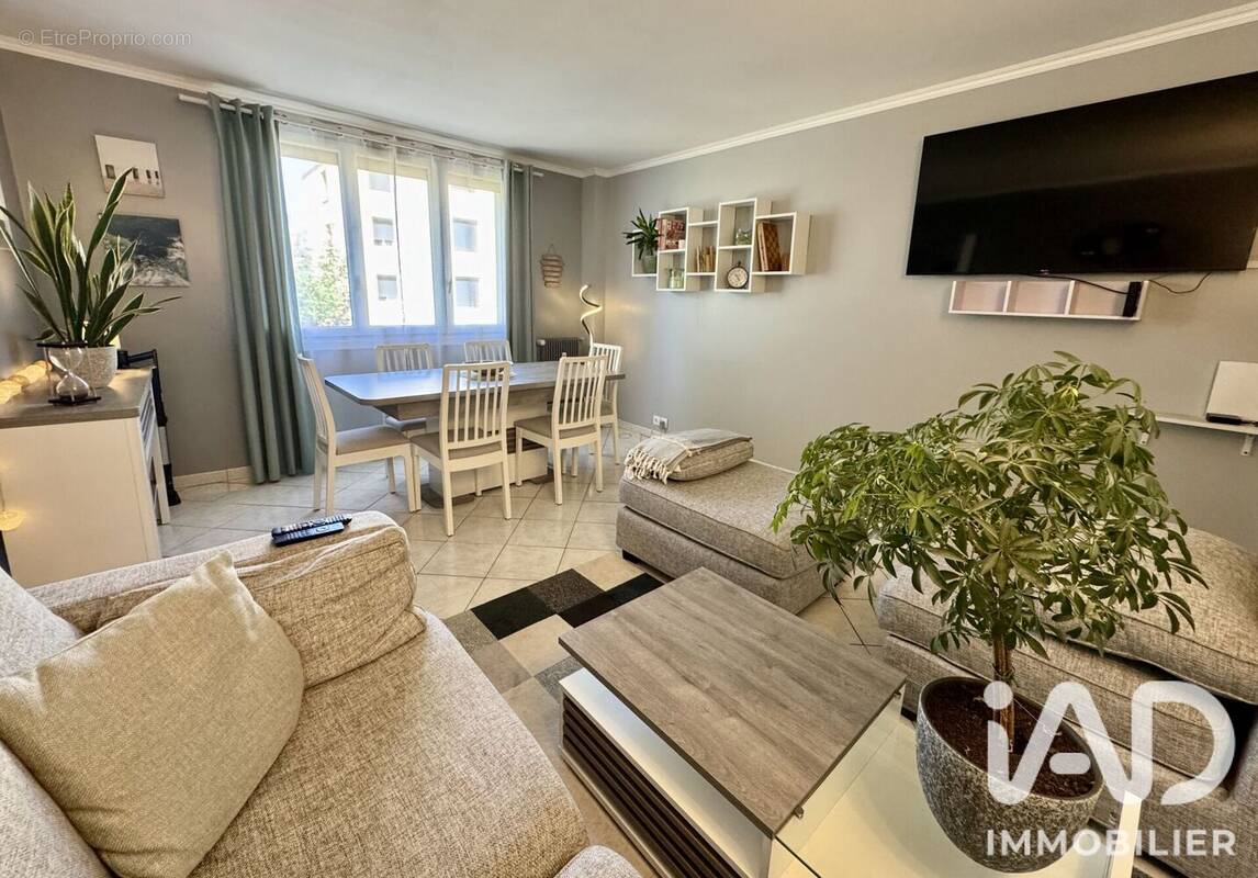 Photo 1 - Appartement à SAINTE-GENEVIEVE-DES-BOIS