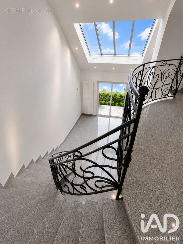 Maison 214 m² à Claye-Souilly  - photo 7