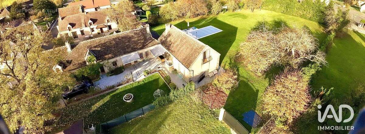 Maison 188 m² à Courtois-Sur-Yonne  - photo 2