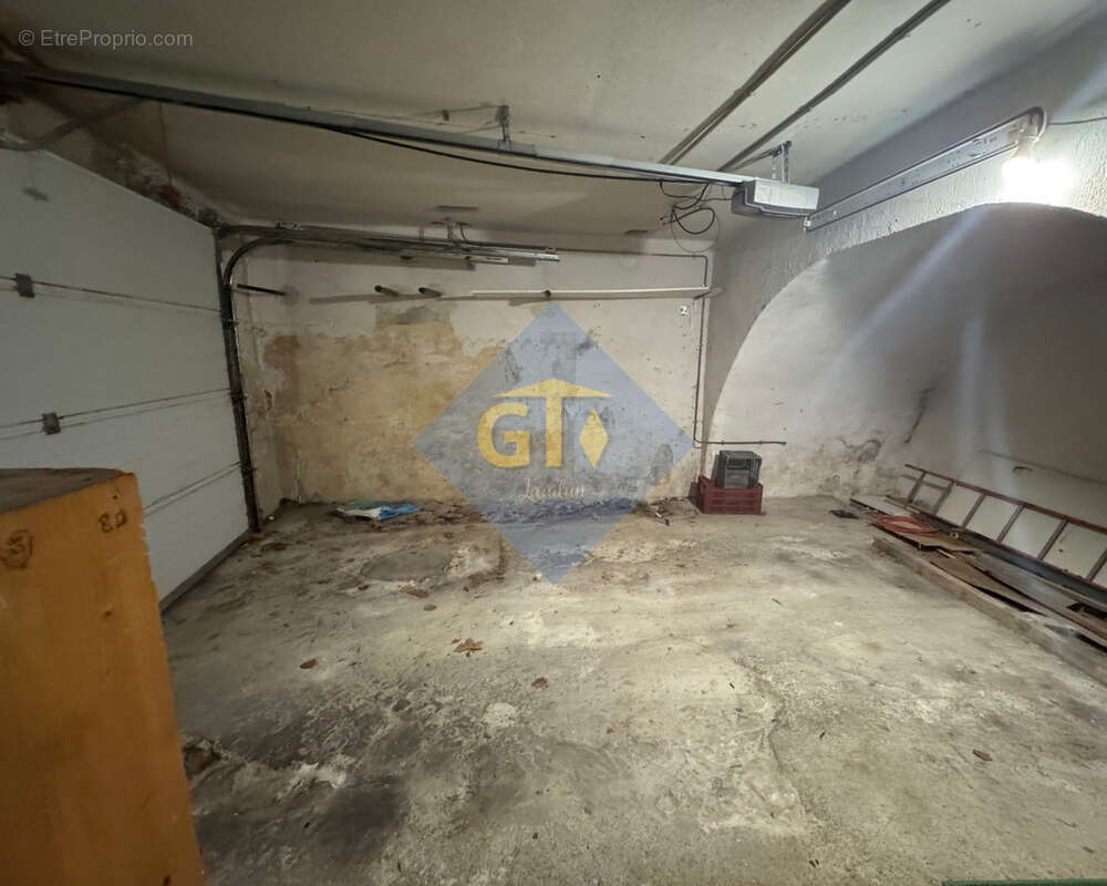 Maison à LAUDUN-L'ARDOISE